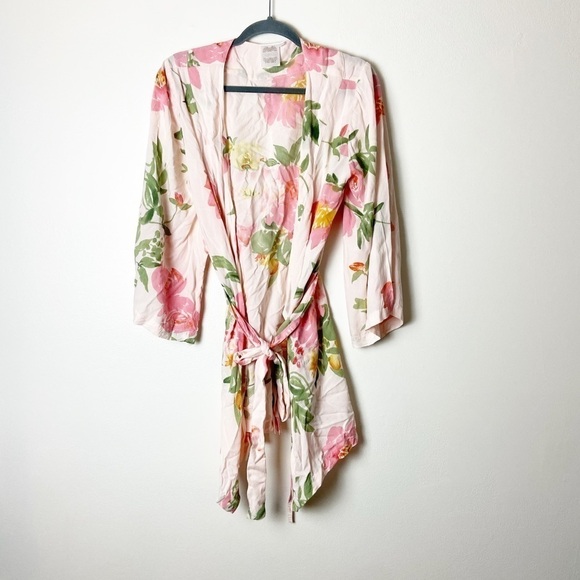 Plum Pretty Sugar Other - PLUM PRETTY SUGAR • Women’s Rayon Floral Printed Pink Robe Size Small